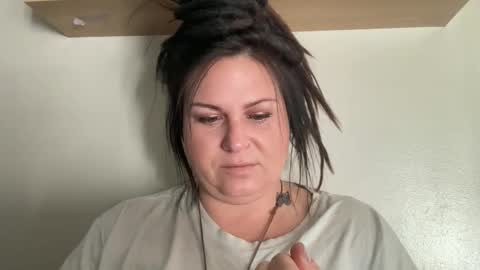 Snapshot of ambermoss7 chatting on 10/30/25, 08:42 ambermoss7 online show from 10/30/25, 08:42