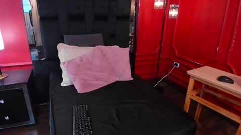 Amber online show from 11/10/25, 07:13