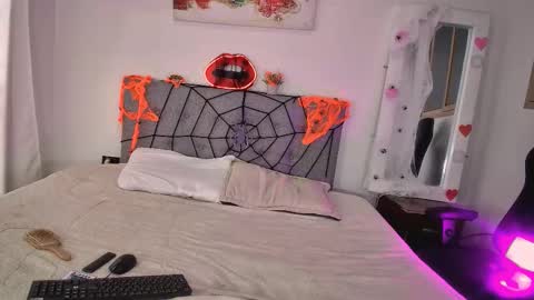 Amber  online show from 10/11/25, 03:54