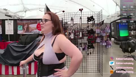 Snapshot of amberxoxhoney chatting on 02/01/25, 08:26 Amber Honey online show from 02/01/25, 08:26