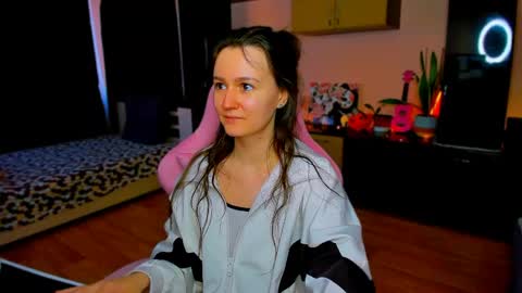 Snapshot of ameli_moon chatting on 05/26/26, 04:03 Eileen online show from 05/26/26, 04:03