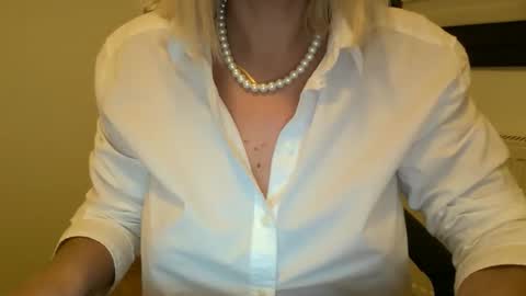 Beatrice online show from 11/16/25, 08:14