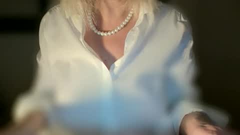 Beatrice online show from 11/20/25, 04:07