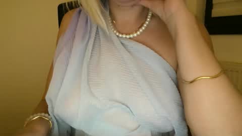 Beatrice online show from 11/23/25, 06:30