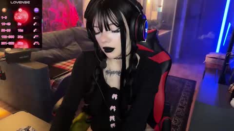 Amelia Aley  online show from 11/07/25, 09:31