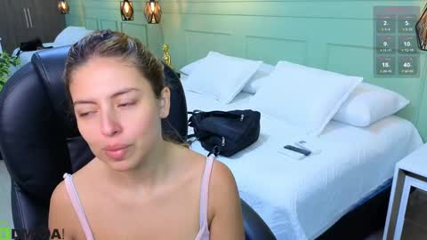 Snapshot of amelia_chillvibes chatting on 09/18/25, 07:38 AMELIA online show from 09/18/25, 07:38