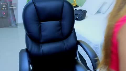 Snapshot of amelia_chillvibes chatting on 10/13/25, 07:14 AMELIA online show from 10/13/25, 07:14