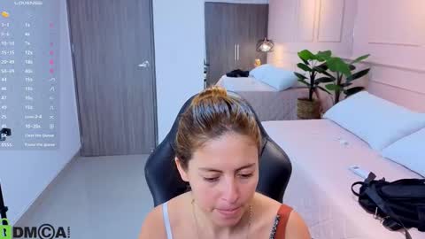 Snapshot of amelia_chillvibes chatting on 11/19/25, 11:43 AMELIA online show from 11/19/25, 11:43