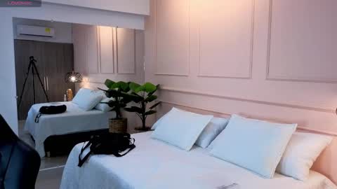 AMELIA online show from 12/17/25, 12:00