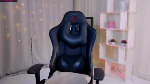 Anna online show from 01/24/25, 02:49