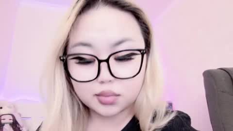 Amelia online show from 02/11/25, 03:50