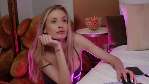 Amelia online show from 01/25/25, 01:41