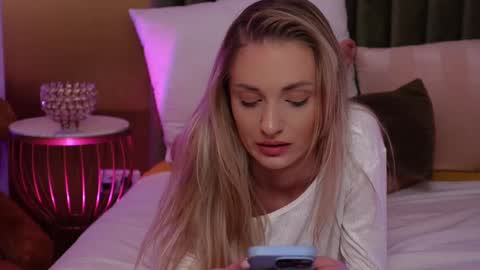 Amelia online show from 02/21/25, 10:39