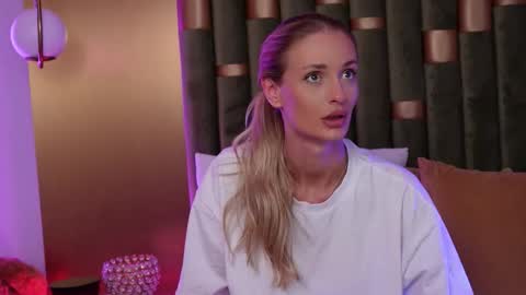 Amelia online show from 10/01/25, 11:27