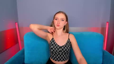 Snapshot of ameliawise chatting on 02/23/25, 12:48 ameliawise online show from 02/23/25, 12:48