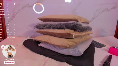 Snapshot of amelie_leigh chatting on 01/21/25, 07:15 Alejandra online show from 01/21/25, 07:15