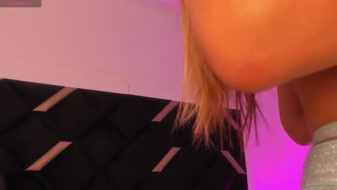 Amelie online show from 03/24/26, 12:10