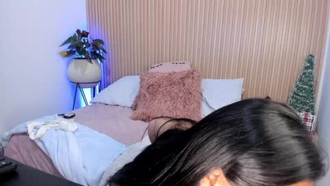 Snapshot of amelie_x chatting on 12/11/24, 04:42 Amelie online show from 12/11/24, 04:42