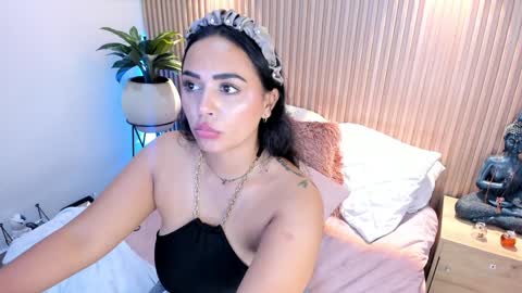 Snapshot of amelie_x chatting on 01/17/25, 04:47 Amelie online show from 01/17/25, 04:47