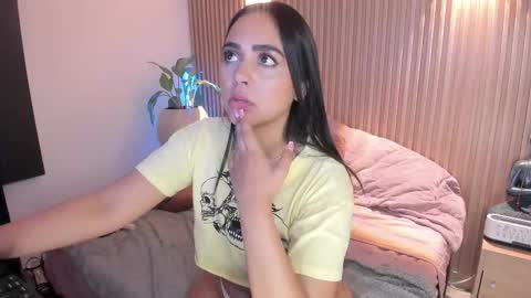 Snapshot of amelie_x chatting on 11/07/25, 03:01 Amelie online show from 11/07/25, 03:01