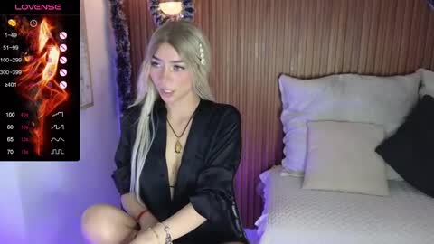 Snapshot of amelieaxie chatting on 12/31/24, 03:55 Isabella online show from 12/31/24, 03:55