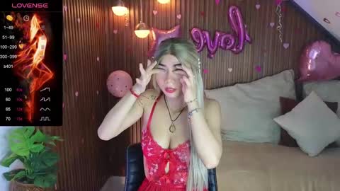 Snapshot of amelieaxie chatting on 02/15/25, 03:42 Isabella online show from 02/15/25, 03:42