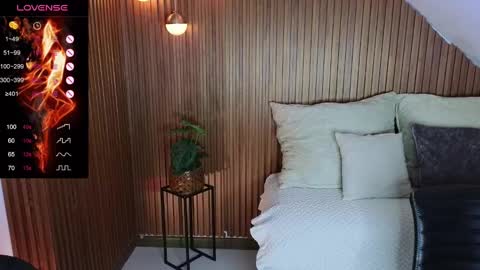 Snapshot of amelieaxie chatting on 02/22/25, 03:34 Isabella online show from 02/22/25, 03:34