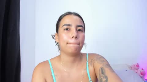 Snapshot of amelieburns18 chatting on 03/04/25, 04:27 Amelie online show from 03/04/25, 04:27