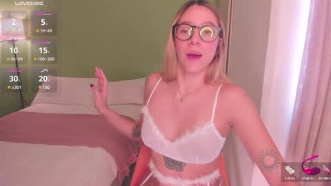 Amelie Graham online show from 01/24/25, 08:22