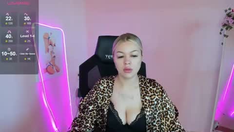 Amelie online show from 06/19/26, 01:54