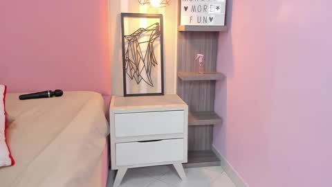 Snapshot of amelietarson chatting on 12/23/24, 10:44 Victoria online show from 12/23/24, 10:44