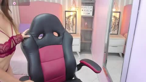 Snapshot of amelietarson chatting on 02/07/25, 12:39 Victoria online show from 02/07/25, 12:39