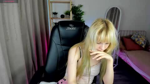 Amelia online show from 05/07/26, 01:33