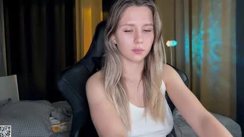 Ameliia castro online show from 10/08/25, 01:53