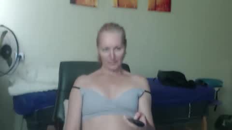 amelly777 online show from 04/17/26, 01:03