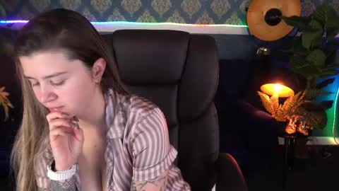 amellymillyy online show from 11/17/25, 08:03