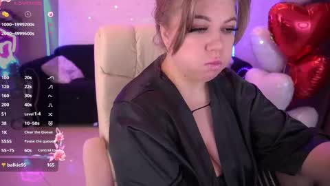 Snapshot of amellywhite chatting on 02/15/25, 04:36 Alina online show from 02/15/25, 04:36