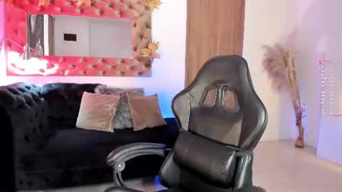          online show from 06/19/26, 01:15