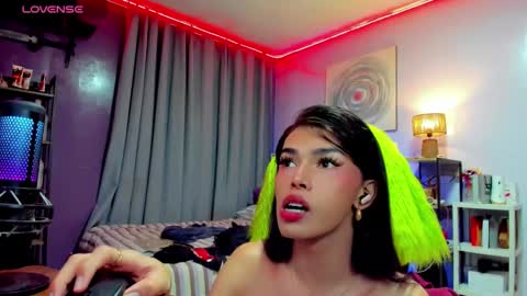 Snapshot of amethyst_ts chatting on 10/25/25, 03:51 AMETHYST look at my BIO online show from 10/25/25, 03:51