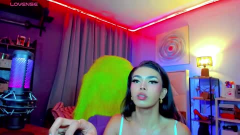 Snapshot of amethyst_ts chatting on 11/18/25, 02:21 AMETHYST look at my BIO online show from 11/18/25, 02:21