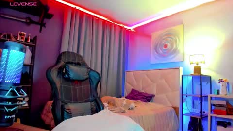 Snapshot of amethyst_ts chatting on 11/30/25, 10:47 AMETHYST look at my BIO online show from 11/30/25, 10:47