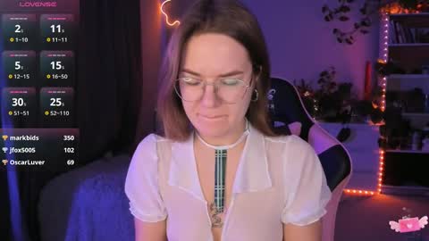 Snapshot of ami_amour_ chatting on 12/16/24, 02:05 Hi-hi I am Kate welcome to my sexy room online show from 12/16/24, 02:05