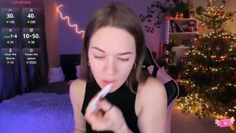 Snapshot of ami_amour_ chatting on 01/24/25, 08:00 Hi-hi I am Kate welcome to my sexy room online show from 01/24/25, 08:00