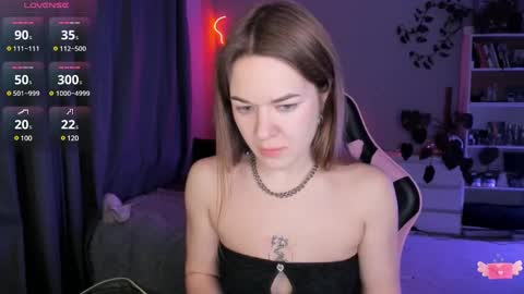 Snapshot of ami_amour_ chatting on 02/19/25, 07:59 Hi-hi I am Kate welcome to my sexy room online show from 02/19/25, 07:59