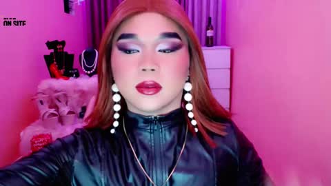 Snapshot of amiadoll chatting on 12/04/24, 04:16 Queen Mireska online show from 12/04/24, 04:16