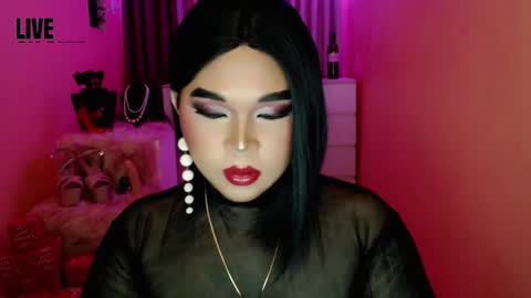 Snapshot of amiadoll chatting on 12/20/24, 01:54 Queen Mireska online show from 12/20/24, 01:54