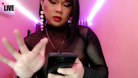 Snapshot of amiadoll chatting on 12/20/24, 08:55 Queen Mireska online show from 12/20/24, 08:55