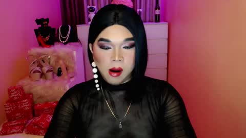 Snapshot of amiadoll chatting on 12/21/24, 05:40 Queen Mireska online show from 12/21/24, 05:40