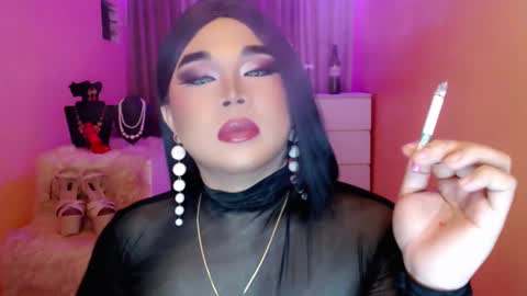 Snapshot of amiadoll chatting on 12/26/24, 01:54 Queen Mireska online show from 12/26/24, 01:54