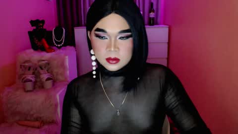 Snapshot of amiadoll chatting on 12/26/24, 06:22 Queen Mireska online show from 12/26/24, 06:22